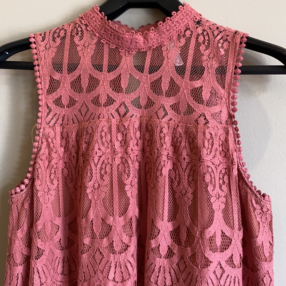 Lace sleeveless tunic top. Size S